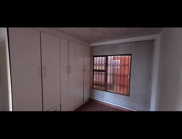 2 BEDROOM HOUSE FOR SALE IN BEVERLEY HILLS